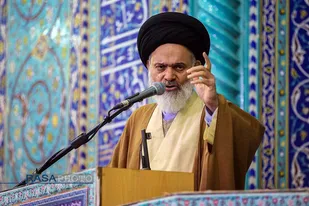 دشمن به دنبال پشیمان کردن مردم از انقلاب است/ در مقابل هجمه دشمن، هجمه&zwnj;ای به عنوان جهاد تبیین را آغاز کنیم