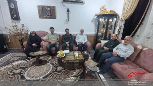 دیدار فرمانده سپاه با خانواده شهدا
