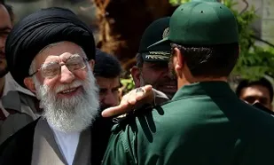 ویژگی&zwnj;های پاسدار انقلاب از منظر رهبر انقلاب