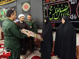 دیدار فرمانده سپاه تنگستان از خانواده روحانی شهید حجت&zwnj;الاسلام صادقی در آستانه هفته دفاع مقدس