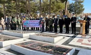 غبارروبی و عطرافشانی مزار شهدای شهرستان کاشمر