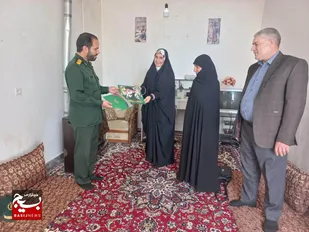 درخشش بانوی الگوی سمیرمی