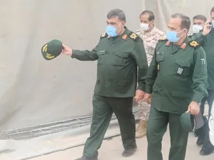 بازدید فرمانده سپاه فجر استان فارس از شهر زلزله زده سی سخت
