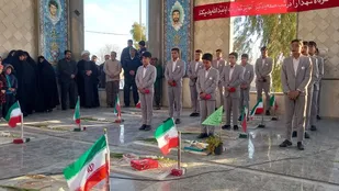 یزد / مراسم غبار روبی و گل باران کردن گلزار شهدای بخش بهمن