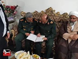 دیدار فرمانده سپاه استان البرز با خانواده شهید بیات +فیلم