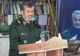 محور مقاومت در منطقه با الگوگیری از انقلاب اسلامی ادامه دارد/ باید با شهیدان گام به گام جلو برویم