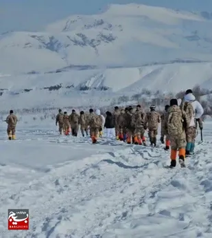 برگزاری اردوی تمرینات رزم در کوهستان و در برف تیپ ۸۲ سپاه صاحب الامر(عج) استان قزوین در ارتفاعات استان آذربایجان شرقی