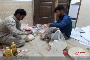 توزیع بسته های معیشتی بین نیازمند درگیر ویروس منحوس کرونا در زاهدان