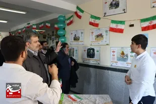 بازدید از نمایشگاه انقلاب دبیرستان نمونه دولتی امام علی(ع)+گزارش تصویری