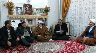 دیدار مسئولین شاهرود با خانواده شهدا+عکس