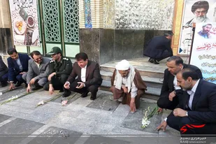مسئولین نهاوند به مقام شامخ شهدا ادای احترام کردند