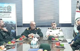 جانفشانی نیروهای نظامی و انتظامی برای حفظ جان و مال مردم