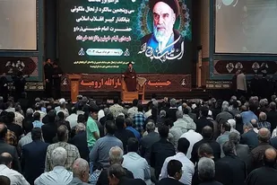 امام خمینی به نظریه ولایت فقیه جامه عمل پوشاند