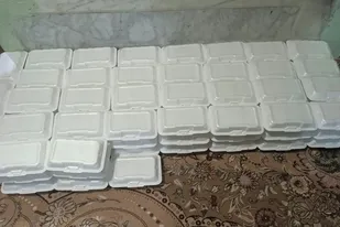 ۱۰۰ پرس غذای گرم در بین نیازمندان به نیابت از شهدا توزیع شد