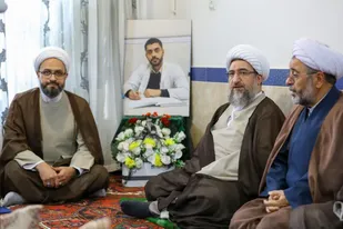 نماینده ولی فقیه در آذربایجان شرقی با خانواده &laquo;شهید علی یگانه&raquo; در ملکان دیدار کرد