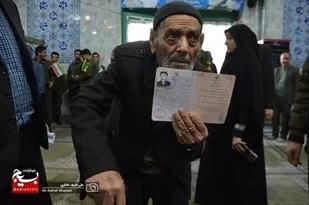 حضور پدر بزرگ100 ساله در پای صندوق رای