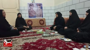 برنامه دیدار با خانواده شهید توسط خواهران بسیجی در شرق اهواز
