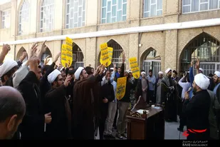 تجمع اعتراض&zwnj;آمیز طلاب وروحانیون ملایر علیه سخنان ترامپ