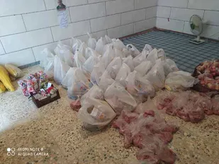 کمک مومنانه بسیجیان شهرکردی به نیازمندان