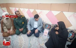 تکریم &zwnj;ازمادر شهید حسن پیردادی؛ فرمانده سپاه هرمزگان: راه شهدا چراغ راه هدایت نسل امروز است