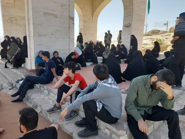 بازدید بسیجیان کاروان راهیان نور گرگان از یادمان شهدای بازی&zwnj;دراز