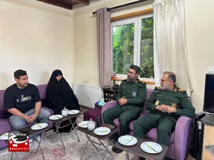 دیدار فرمانده سپاه کربلا با خانواده شهید جانباز حاج عبدالله طاولی نژاد