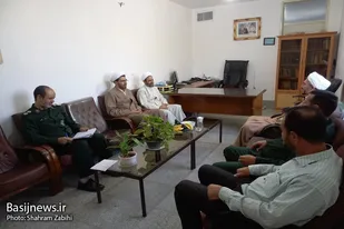 نشست صمیمی مسئول نمایندگی ولی فقیه در سپاه انصارالحسین (ع) با کارکنان حوزه&zwnj; نمایندگی ولی فقیه در سپاه ملایر
