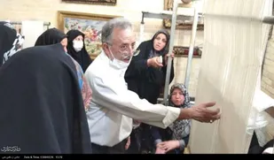 بانوان قالیباف یزدی در اردوی علمی و هنری بازدید از کارگاه مخترع "گره گردان"