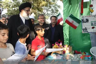 نمایشگاه هفته دفاع مقدس در آستان مقدس امام زاده محمد(ع) کرج افتتاح شد