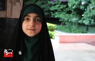 رجزخوانی دختر دهه نودی به زبان انگلیسی