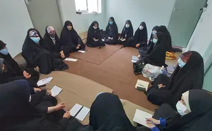 خواهران این محله دوشادوش برادران در حال خدمت&zwnj;رسانی