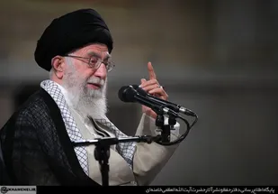 دیدار جمعی از دانشجویان با امام خامنه ای(مدظله العالی)