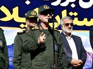 فرمانده سپاه امیرالمؤمنین (ع) استان ایلام گفت: حضور اقشار مختلف مردم در قالب گردان&zwnj;های سازمان&zwnj;یافته در قالب رزمایش جانفدایان ایران نشان از آمادگی و دفاع همه&zwnj;جانبه از کشور در برابر هرگونه تحرک دشمنان و معاندان داخلی و خارجی است.
