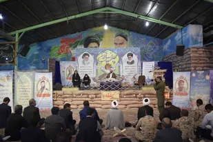 محفل انس با قرآن گروه موشکی ۱۵ خرداد نیروی زمینی سپاه در خیمه حسینی گلستان شهدای اصفهان برگزار شد
