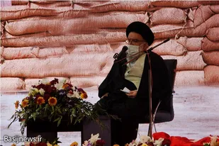 ایران اسلامی با اقتدار از منافع ملی خود دفاع می کند/مشکلات کشور با روحیه جهادی و انقلابی حل می شود