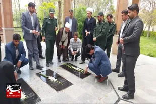 عطرافشانی و غبارروبی مزار مطهر شهدای گمنام شهرستان کبودراهنگ