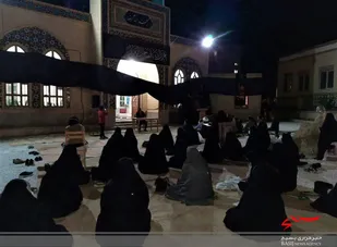 به مناسبت هفته دفاع مقدس شب شعر و خاطره گویی در شهرک گلستان بجنورد برگزار شد