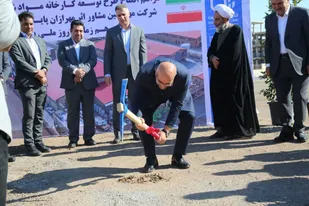 کلنگ&zwnj;زنی طرح توسعه کارخانه مواد شیمیایی ساختمان در شهرستان اشتهارد