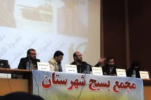 مصرف کالای خارجی باید به عنوان یک ضدارزش تلقی شود