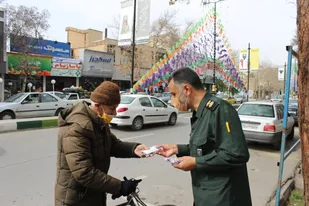 توزیع سه هزار بسته بهداشتی به مناسبت روز پاسدار در شاهرود+ تصاویر