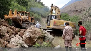 احداث راه&zwnj;های مواصلاتی و پل در مناطق سیل زده چالوس توسط بسیج سازندگی سپاه کربلا + تصاویر