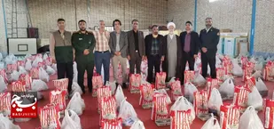 ۳۵۰ بسته معیشتی در بیارجمند توزیع شد