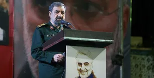 دفاع مقدس یک انقلاب نظامی بزرگ بود/شهید سلیمانی تمام زندگی خود را وقف خدمت به اسلام کرد