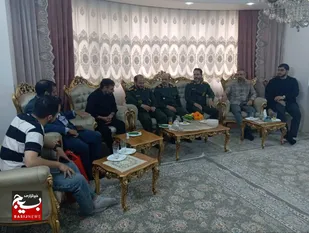 دیدار فرمانده سپاه استان البرز، با خانواده شهید سینا نجار