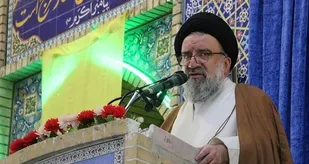 ملت ایران عزت و شرف خود را مدیون ولایت فقیه هستند و با تمام وجود حامی ولایتیم