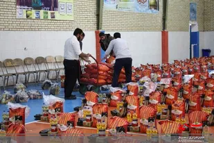 مرحله اول رزمایش کمک مومنانه گلپایگان/توزیع 500 بسته معیشتی