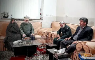 دیدار جمعی از بسیجیان حوزه مقاومت بسیج فجر با خانواده شهدا