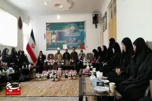 دیدار جمعی از بانوان نخبه بسیجی با امام جمعه رزن