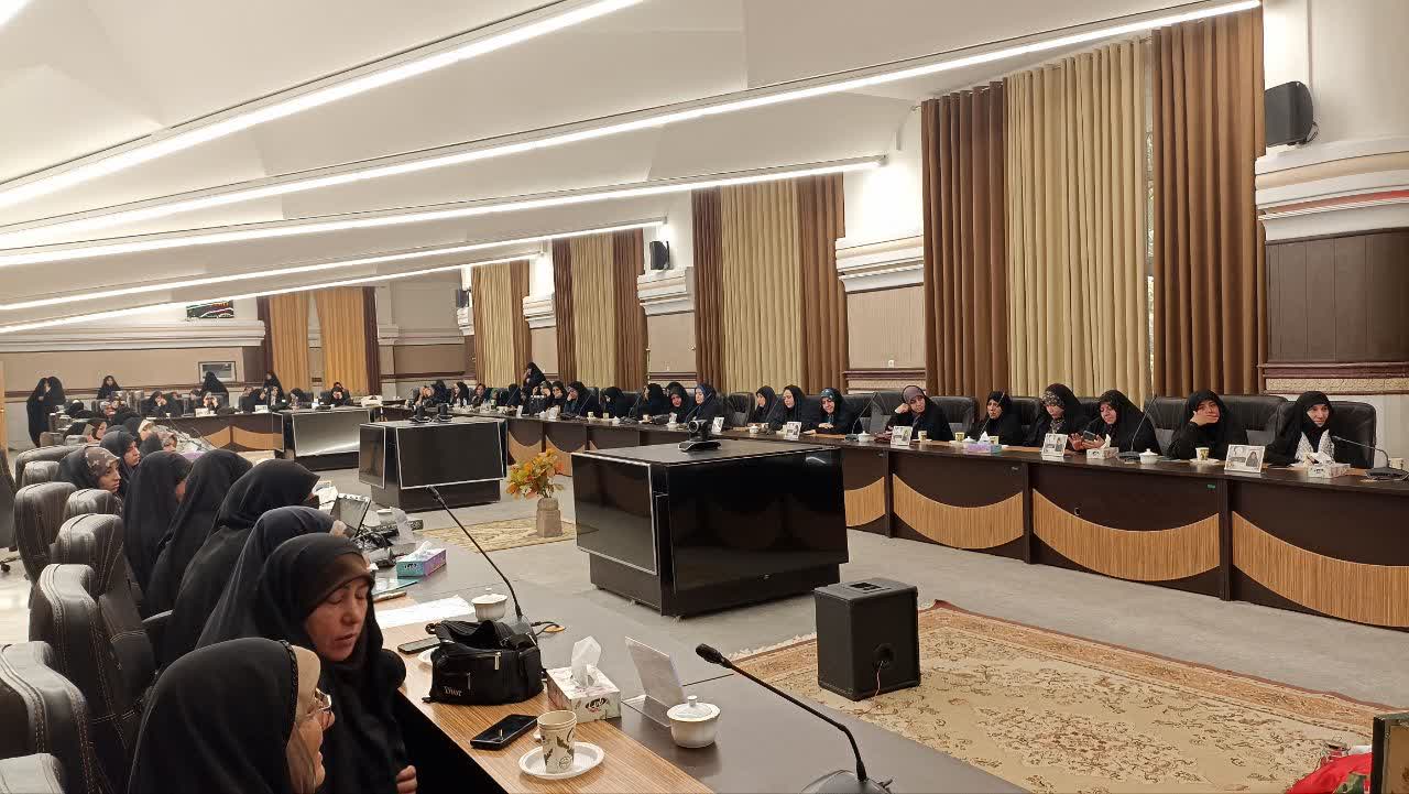 روایتگری بانوان در جنگ ترکیبی، زمینه‌ساز ظهور است