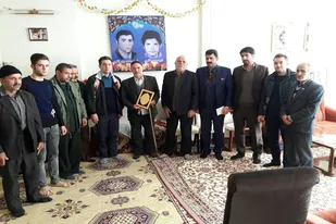 دیدار بسیج اصناف ملایر با خانواده شهیدان &laquo;نظری&raquo;